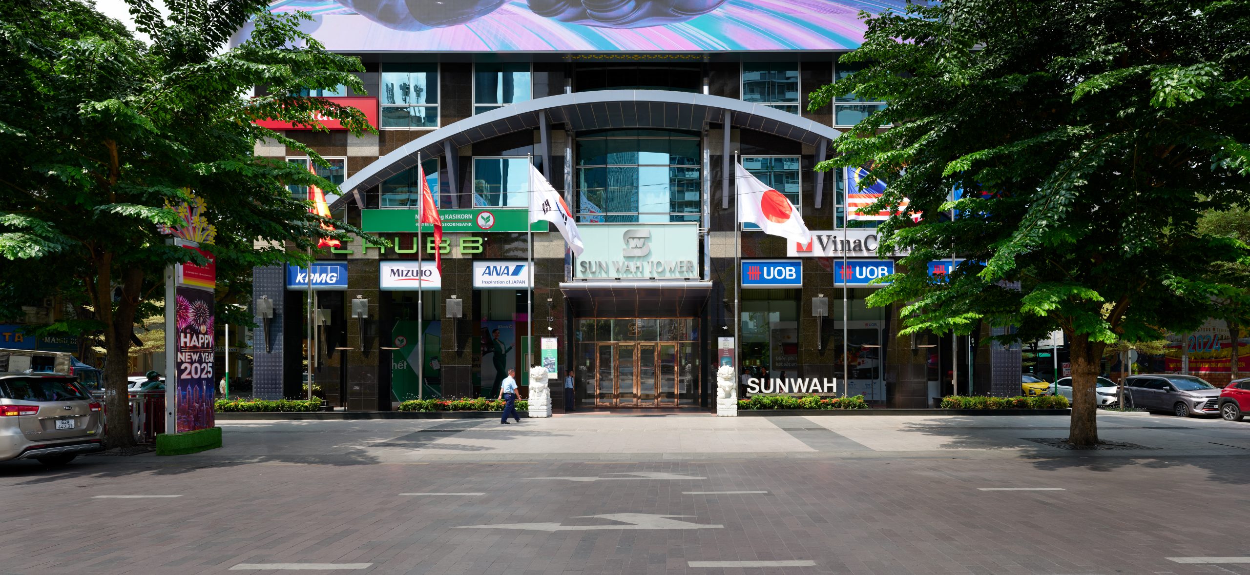 Sun Wah Tower Gallery https://nomura-re-vn.com/wp-content/uploads/2025/06/02._DSF0043-1_Panorama-scaled.jpg